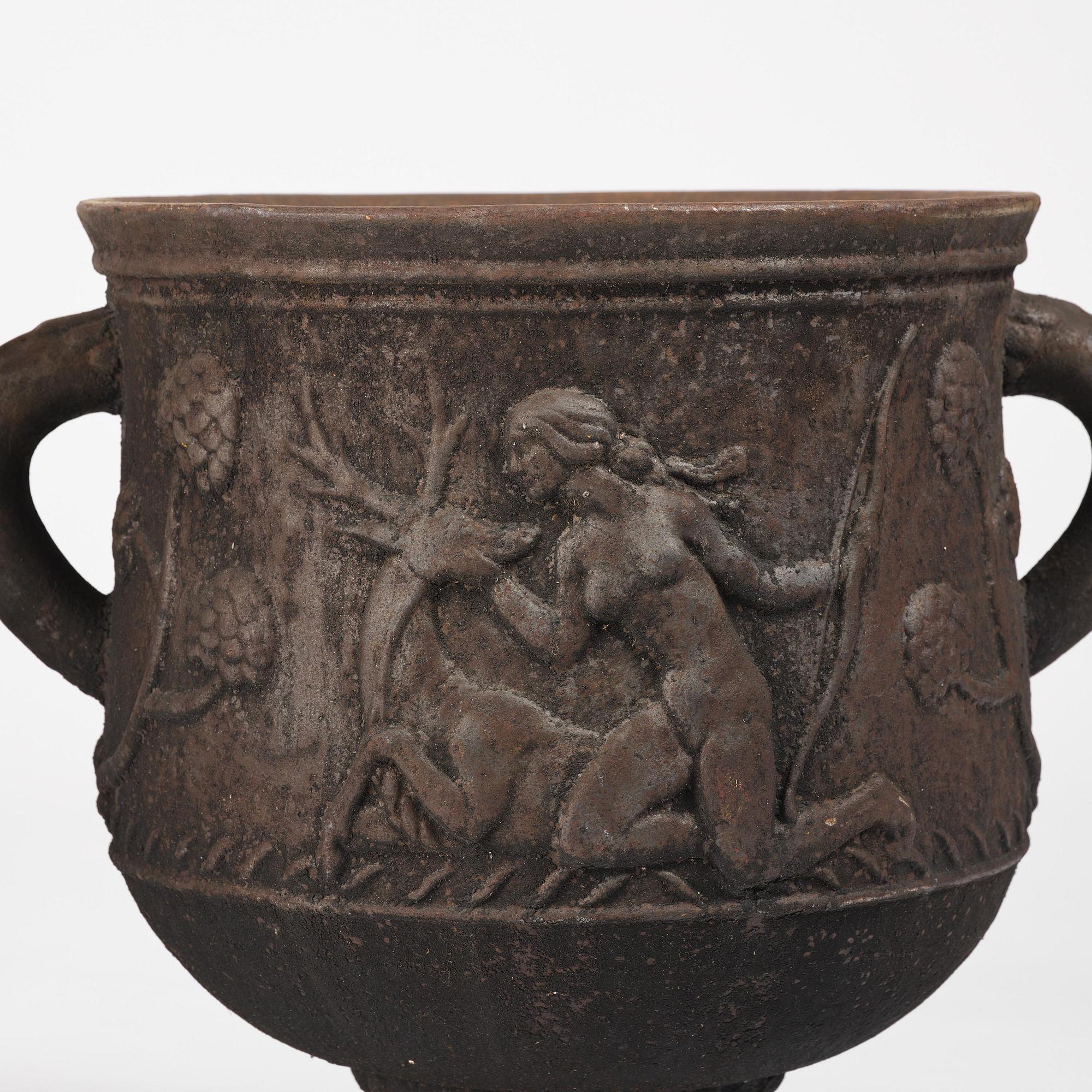 Ivar Johnsson, trädgårdsurnor, ett par, "Diana", Näfveqvarns bruk, Swedish Grace.