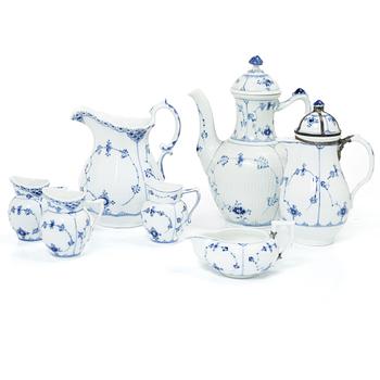 Royal Copenhagen, Lot of porcelain, 7 pieces, “Musselmalet”, coffee pot, chocolate pot, water jug, sauce boat, 3 cream jugs, 20th century.