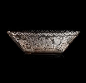 A Simon Gate 'Swedish Grace' engraved glass bowl "Paradise", Orrefors 1925.
