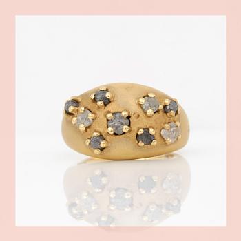 RING, Damiani och Sharon Stone kollektion "Maji" Italien, matt guld med 9 oslipade diamanter.