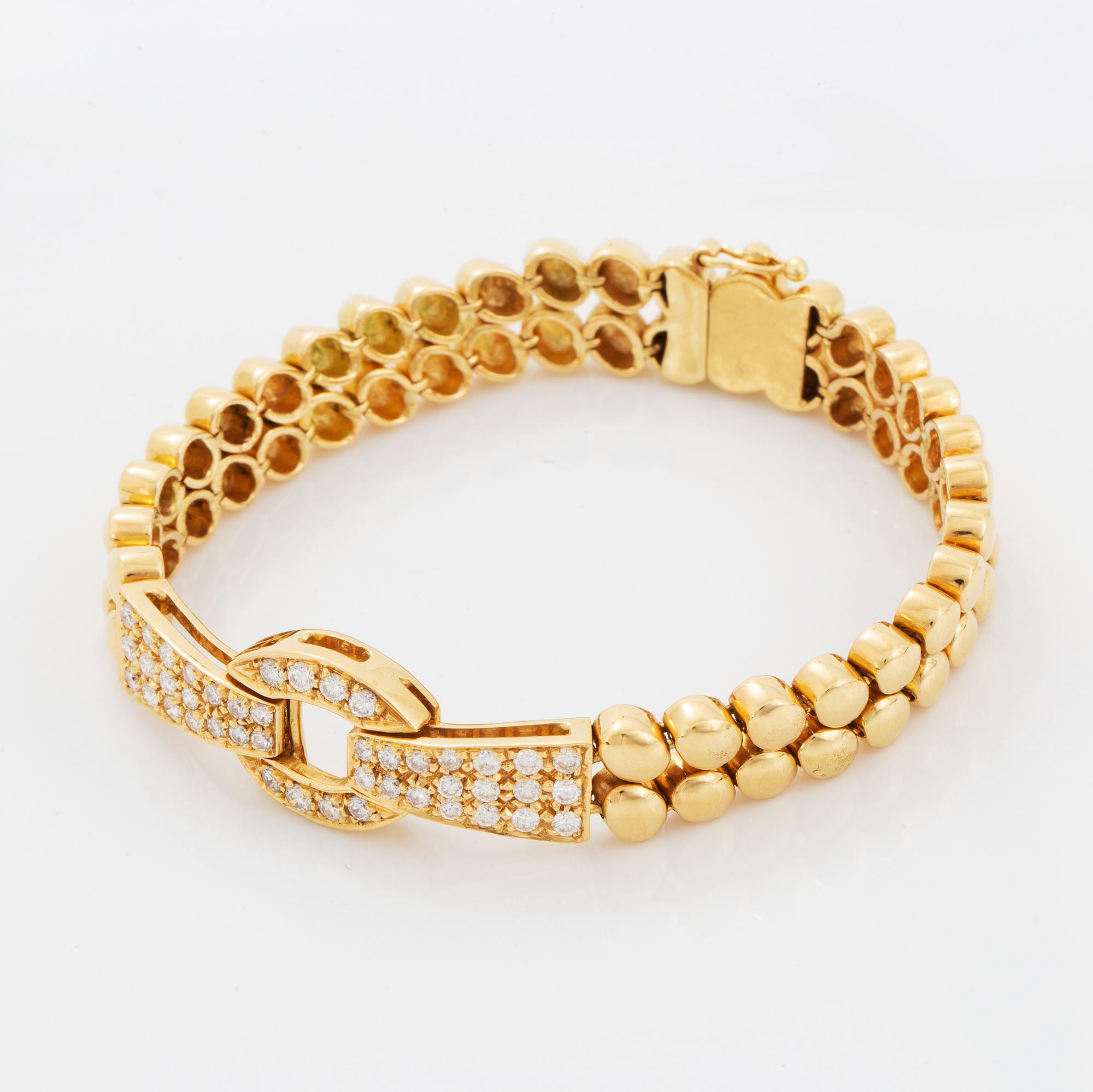 An 18K gold necklace and bracelet.