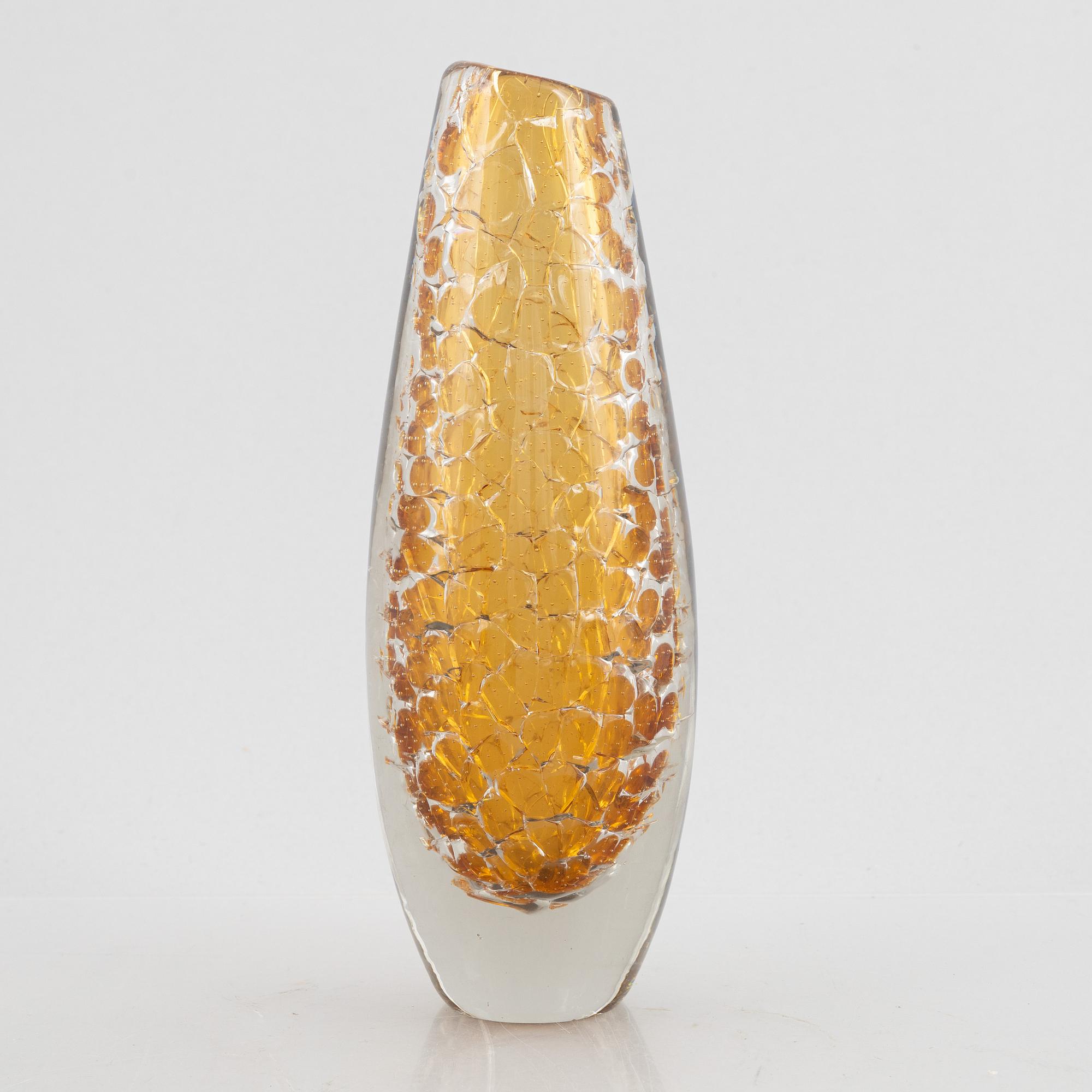 A vase, Nuutajärvi Notsjö, Finland, 1949.