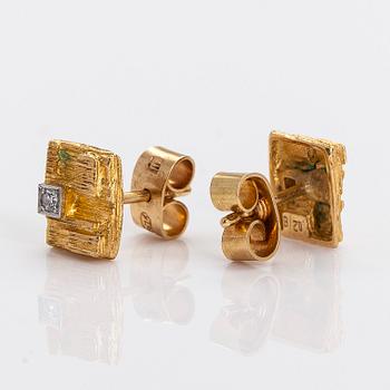 Björn Weckström, a pair of 18K gold earrings 'Thai' with diamonds approx.. 0.04 ct in total for Lapponia.