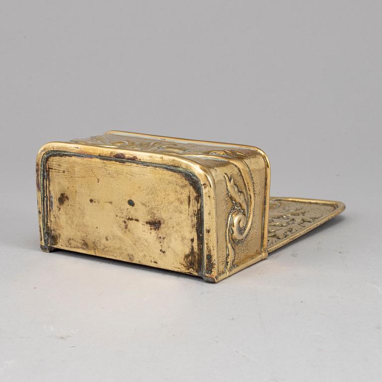 VÄGGHYLLA, mässing, 1800-tal.