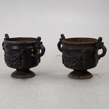 Trädgårdsurnor, ett par, barockstil, 1900-tal.