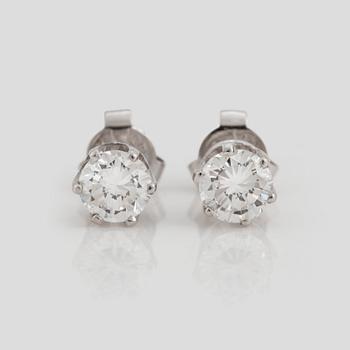 814. A pair of brilliant cut diamond earrings.