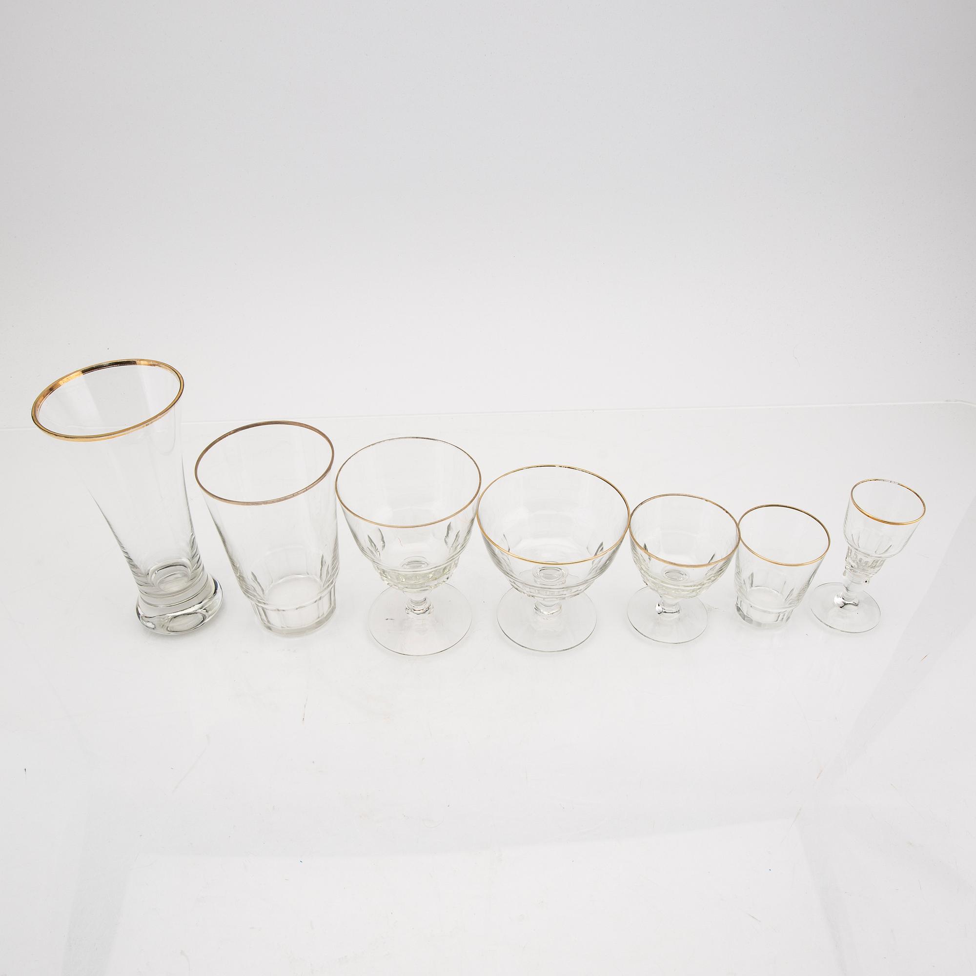 A 1940s 62 pcs glass service.