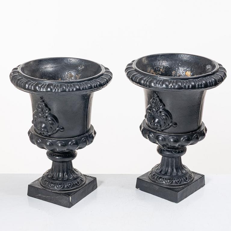 A pair of urns, Byarums Bruk, 21st century.