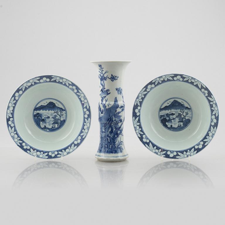 A blue and white porcelain vase and a pair of bowls, China, 19th-20th century.