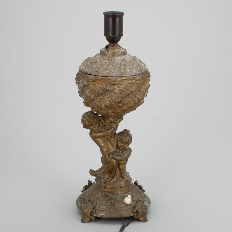 BORDSLAMPA, bronserad metallegering, 1800-talets slut.