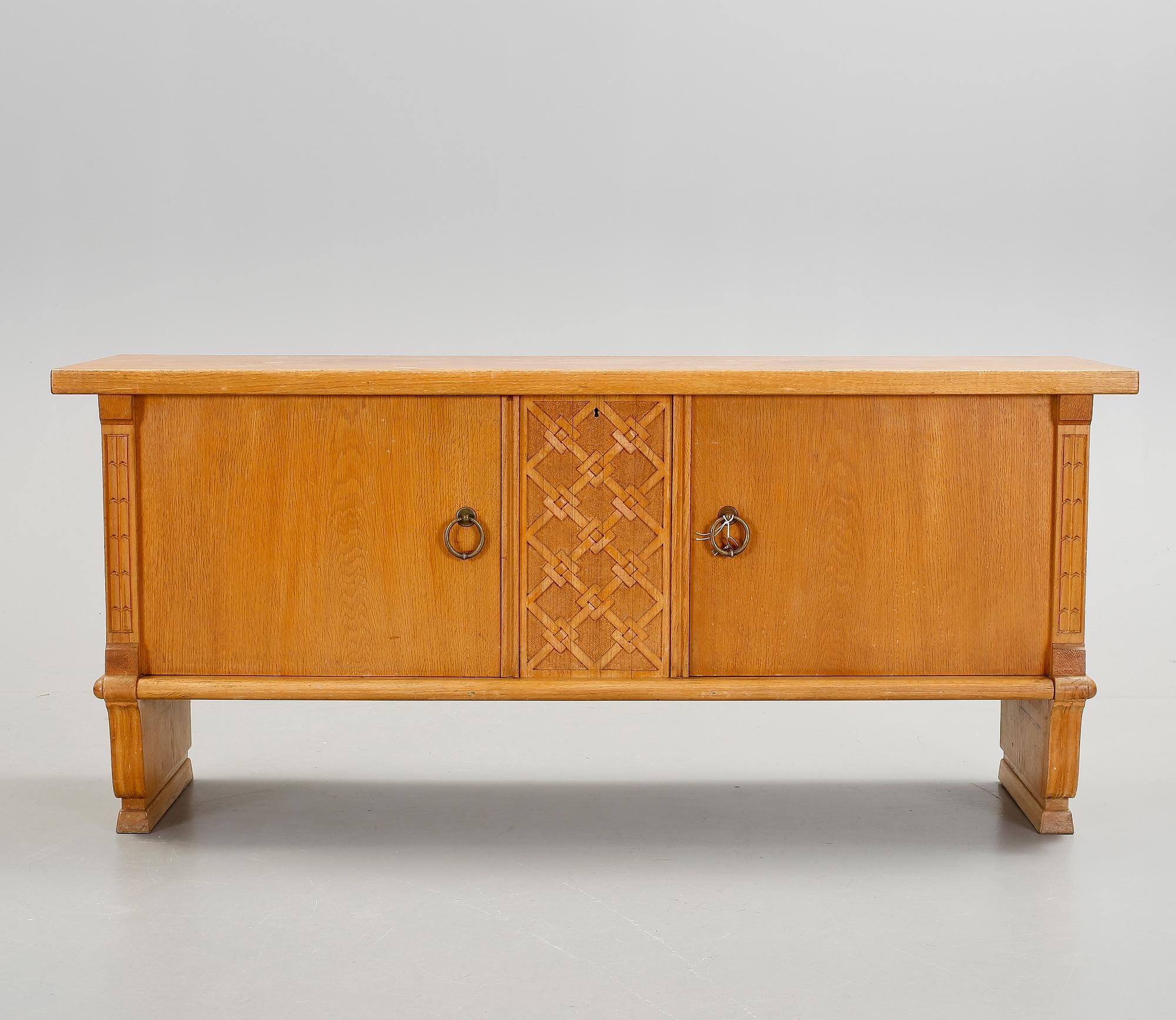SIDEBOARD, 1900-talets första hälft.