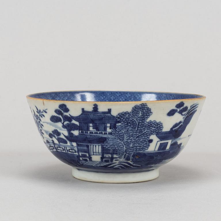 A part blue and white dinner service, Qing dynasty, Qianlong (1736-95).