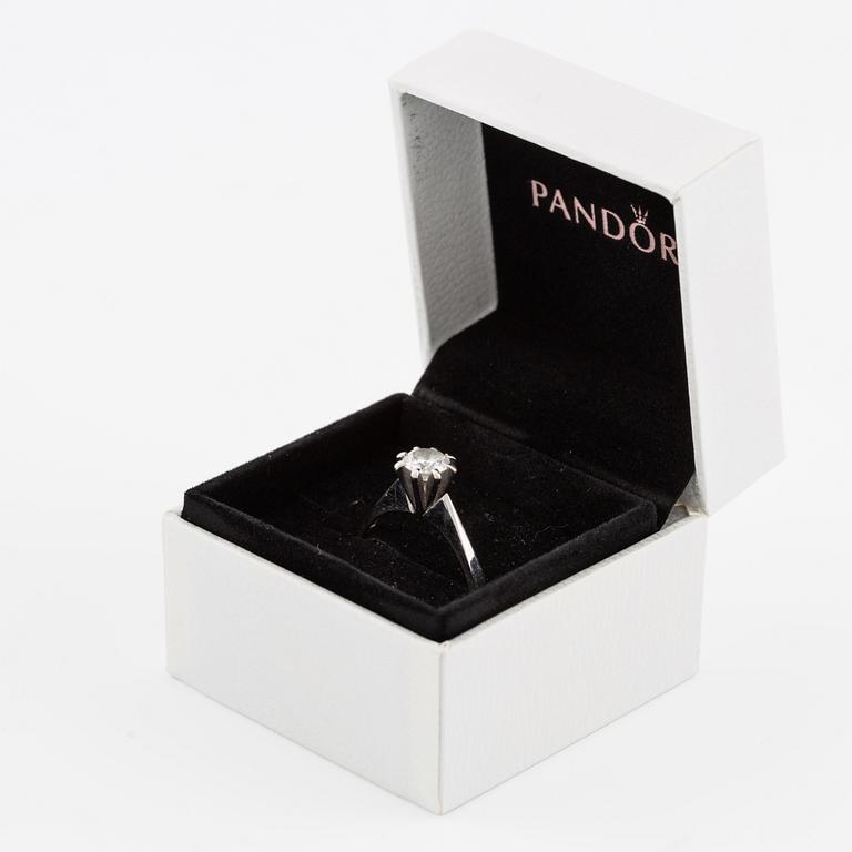 Ring, 18K vitguld med briljantslipad diamant 0.85 ct enligt gravyr.