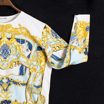 TOP, Hermès.