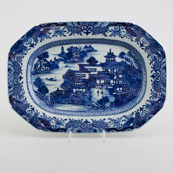 STEKFAT, porslin, Kina, Qianlong 1736-1795.