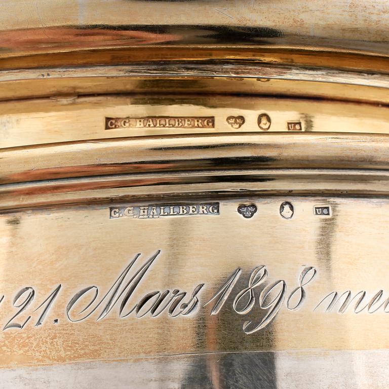 DRYCKESBÄGARE, silver, C G Hallberg, Stockholm, 1946. Vikt ca 1703 g.