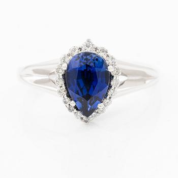 Ring 14K white gold with synthetic sapphire and brilliant-cut diamonds.
