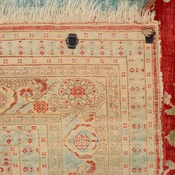 MATTO, an antique silk Tabriz, ca 165 x 122,5 cm.