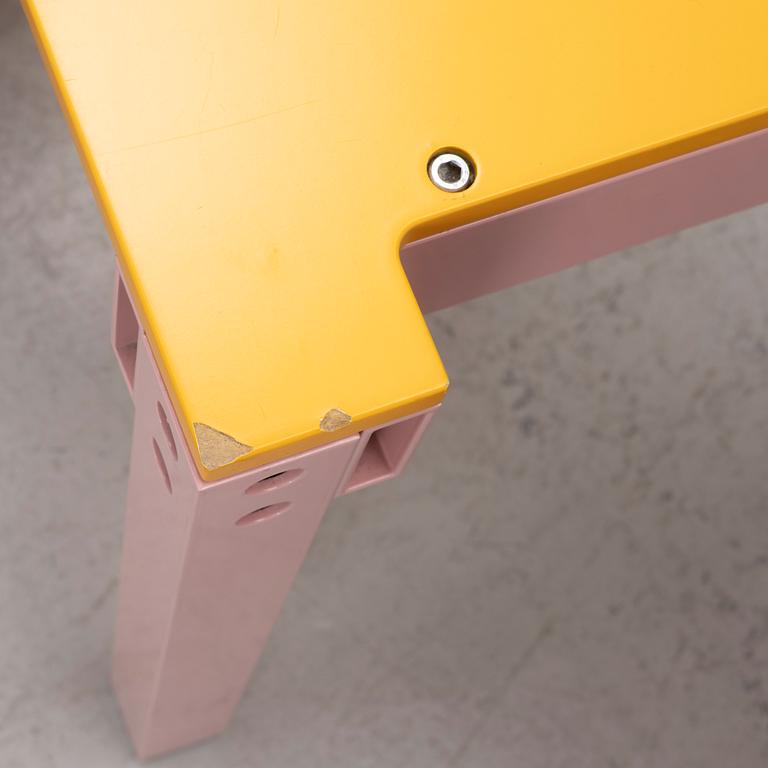 Fredrik Paulsen, fyra specialbeställda stolar, "Chair One", JOY, 2022.