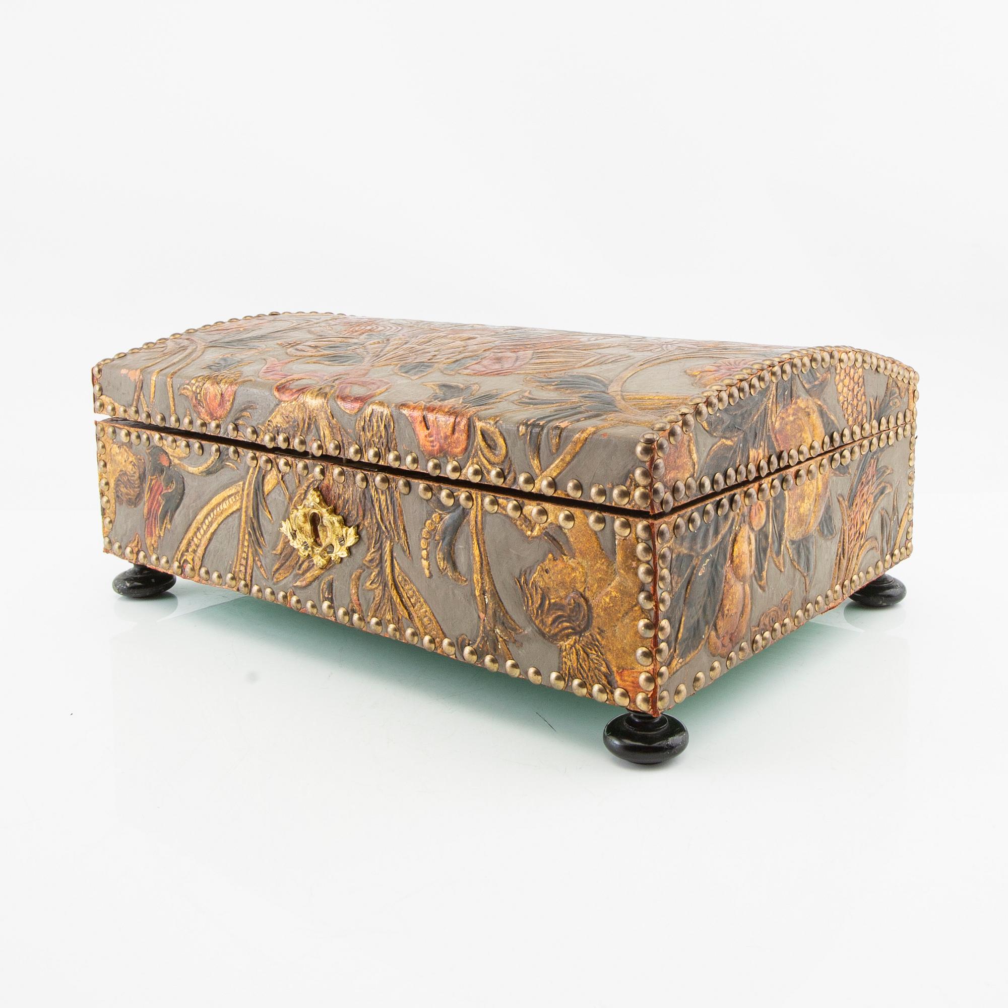 Casket in Baroque style, late 19th century.