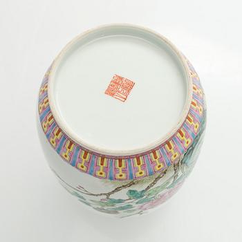 Vase and bowls 2 pcs, China.