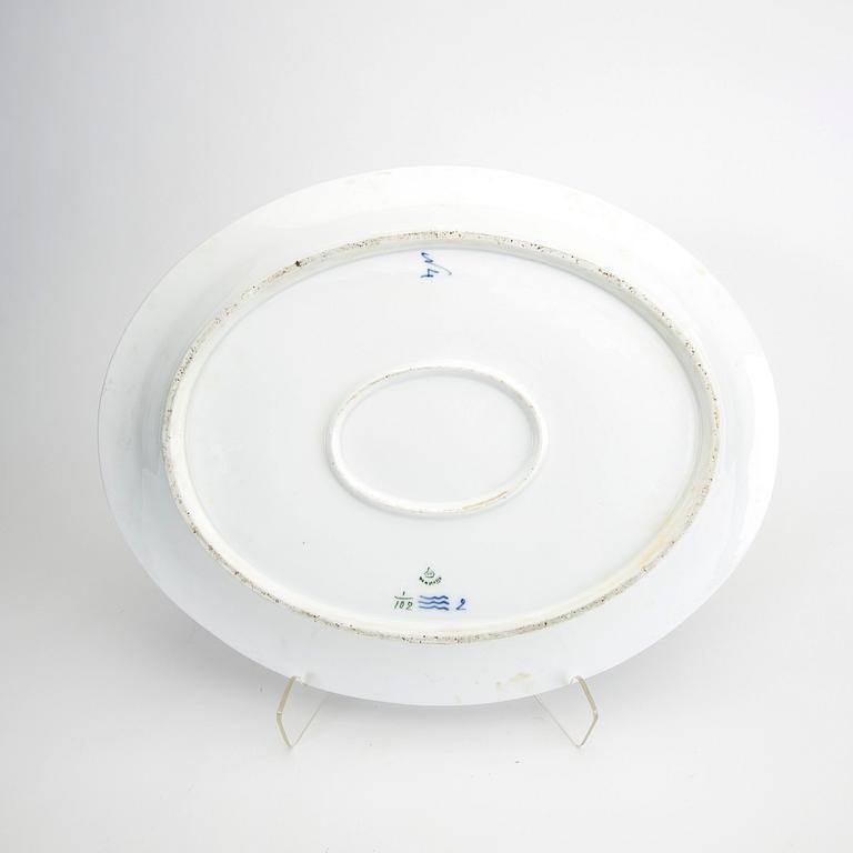 A Musselmalet 25 pcs porcelain service Royal Copenhagen Denmark 1870-1984.