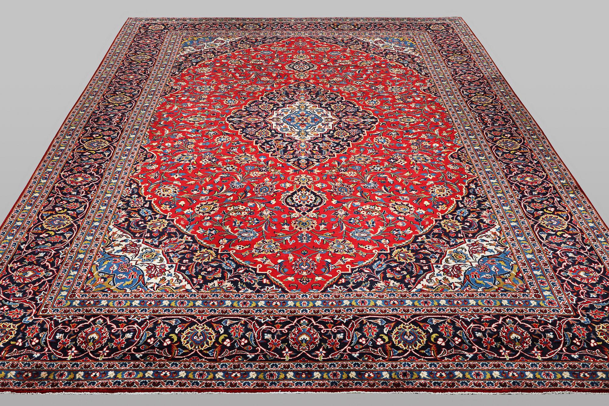 A carpet, Kashan, ca 497 x 298 cm.