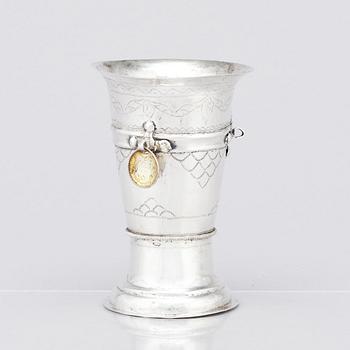 Skrammelbägare, silver, oidentifierad mästare, 1700-tal.