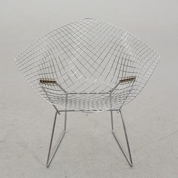 A HARRY BERTOIA "DIAMOND CHAIR".