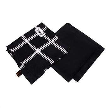 SCARF, 2 st, Yves Saint Laurent.