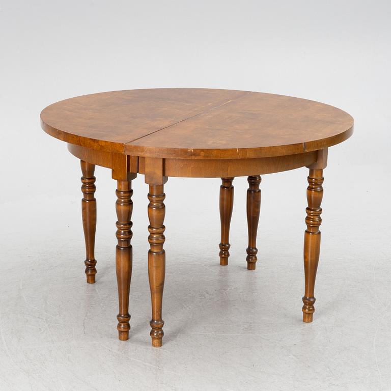 A late 19th century dining table.