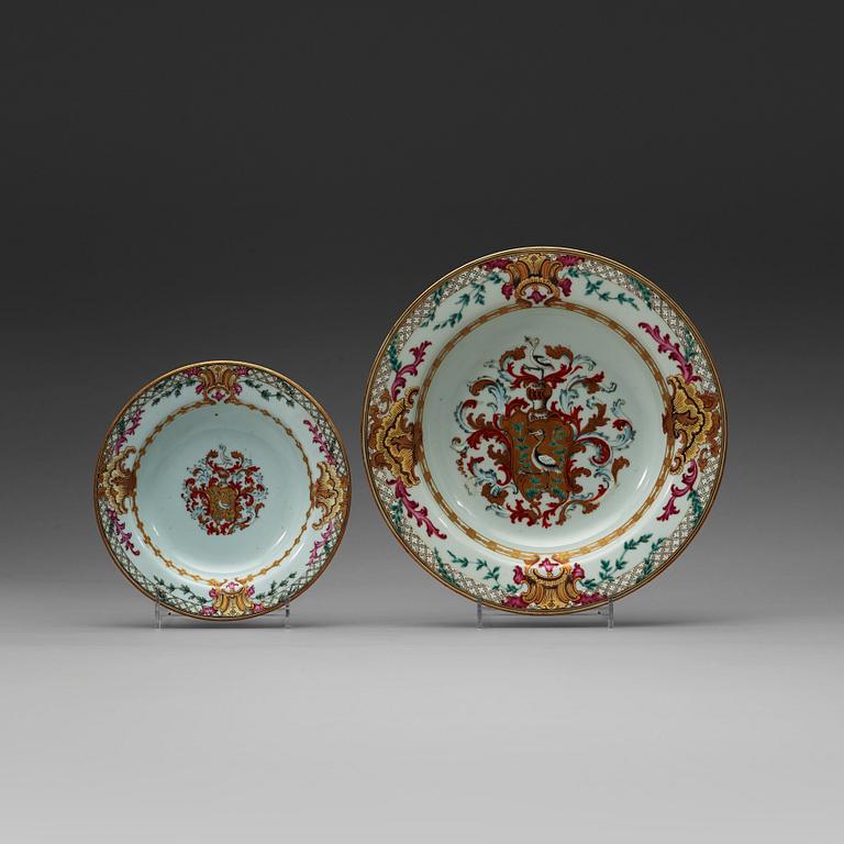 SERVISDELAR, 10 stycken, vapenporslin. Qingdynastin, Qianlong (1736-95).