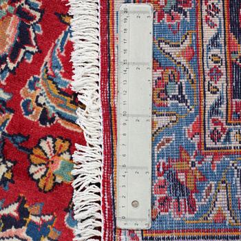 A KESHAN RUG, 331 x 208 cm.