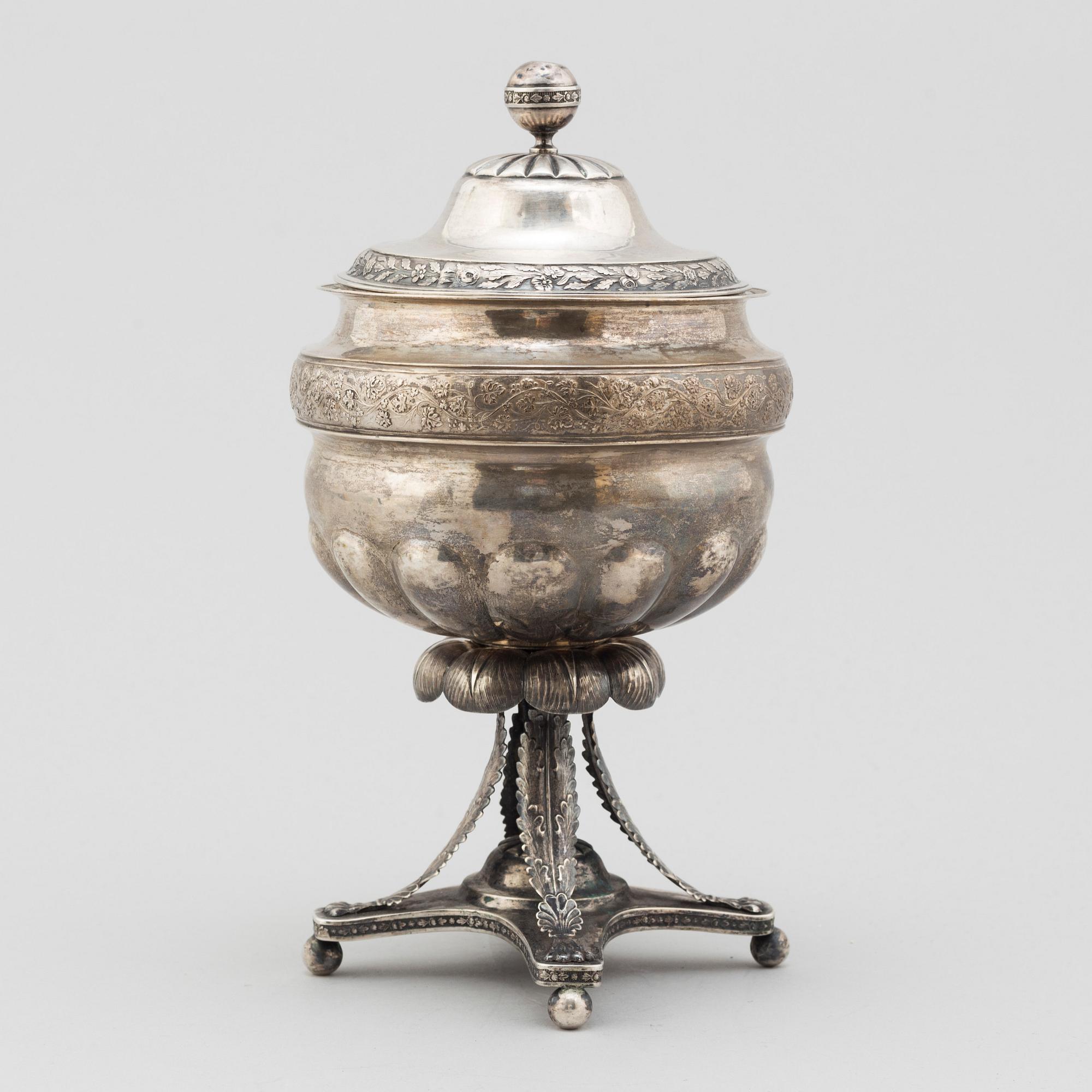 A Finnish 19th century silver sugar-bowl, marked Thomas Lilius, Turku 1843.