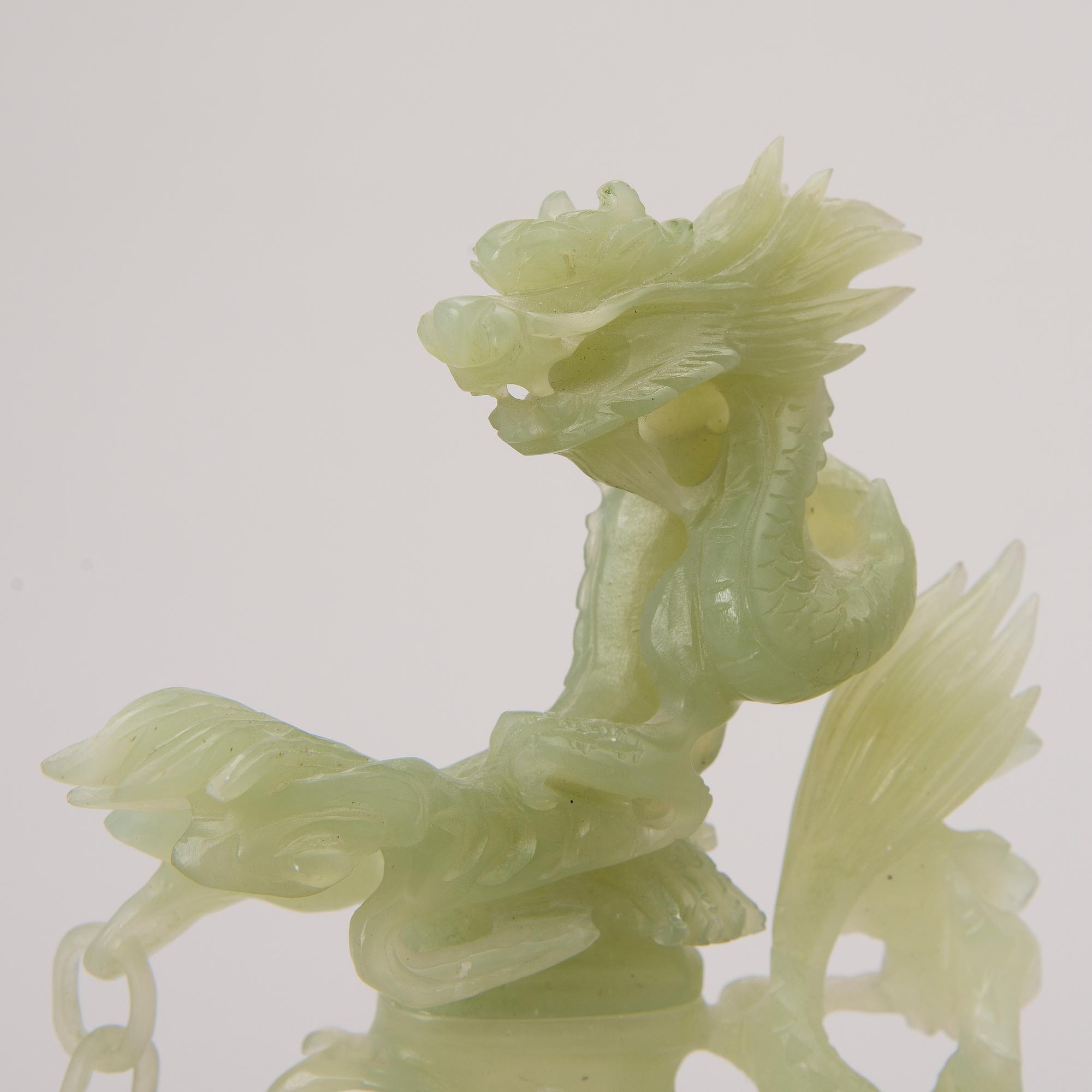 A Chinese bowenite sculpture.