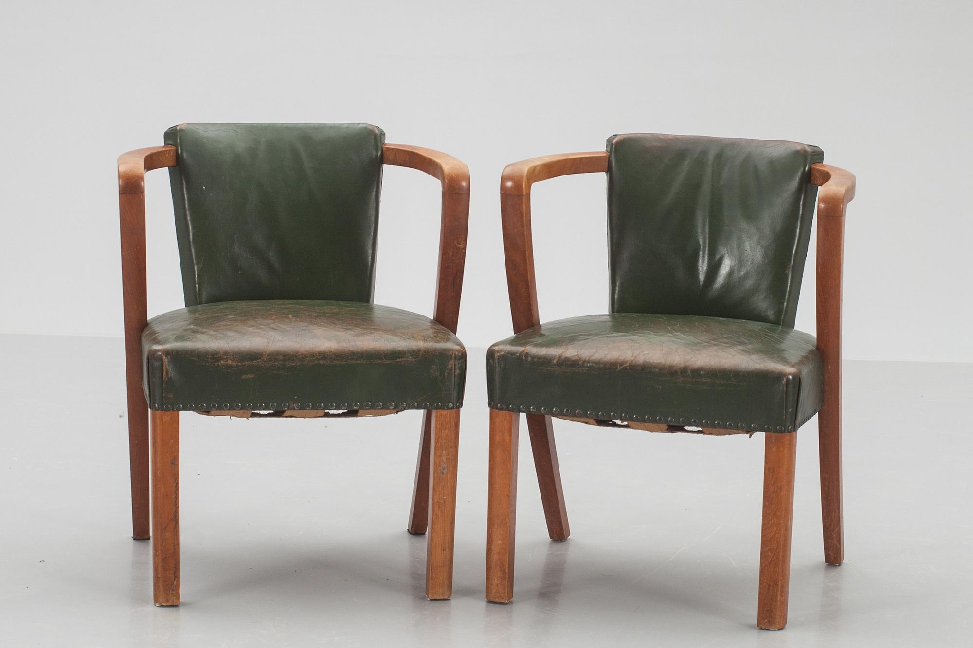 KARMSTOLAR, ett par, Svenska Möbelfabriken, 1900-talets första hälft.