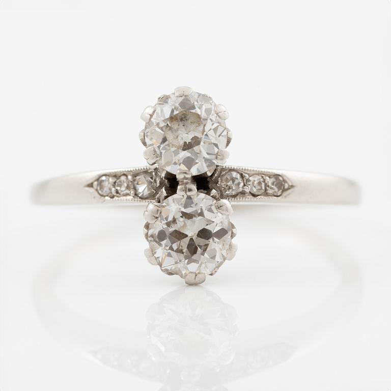 Ring in platinum set with round brilliant-cut diamonds, total weight approx. 1.25 ct.