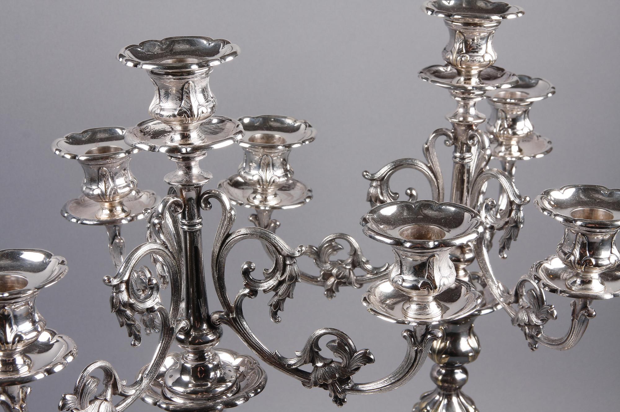 KANDELABRAR, ett par, nysilver. nyrokokostil. 1900-tal.