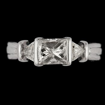 1011. A princess cut diamond ring, app. 1.10 cts.