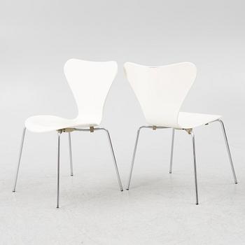 Arne Jacobsen,  a set of 4 chairs "Sjuan", Fritz Hansen, Denmark, 2000.