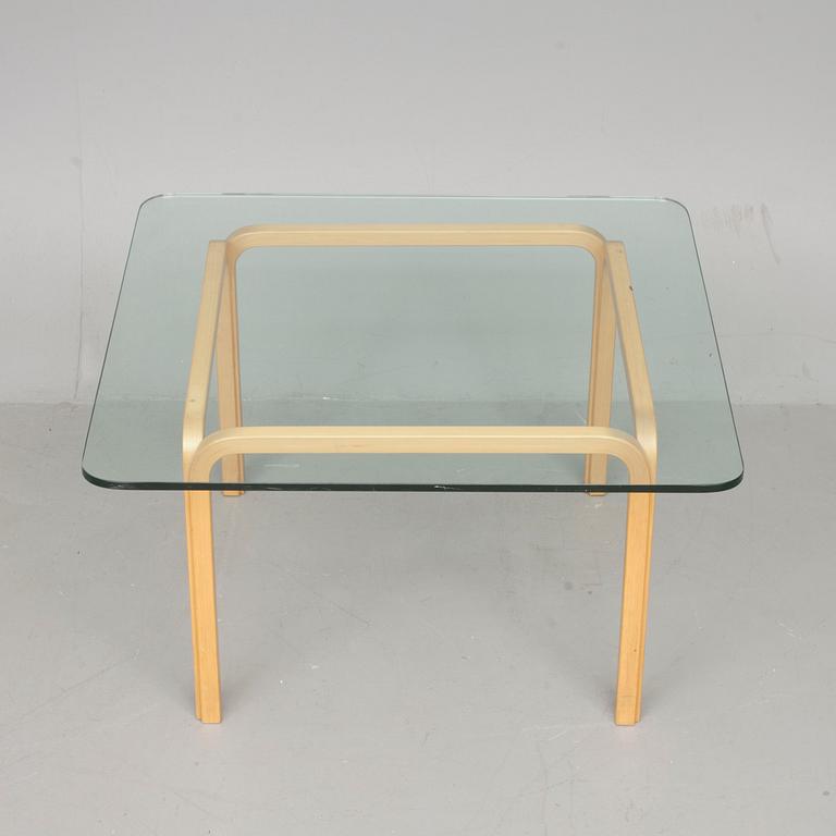 BORD, Alvar Aalto, Artek. Modellen formgiven 1945.