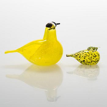 Oiva Toikka, Two glass birds. Marked O. Toikka Nuutajärvi, SSKK 2010 177/300.