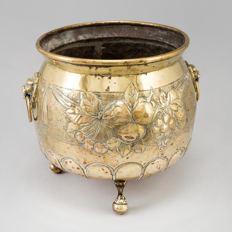 A BRASS FLOWER POT, 19th century.