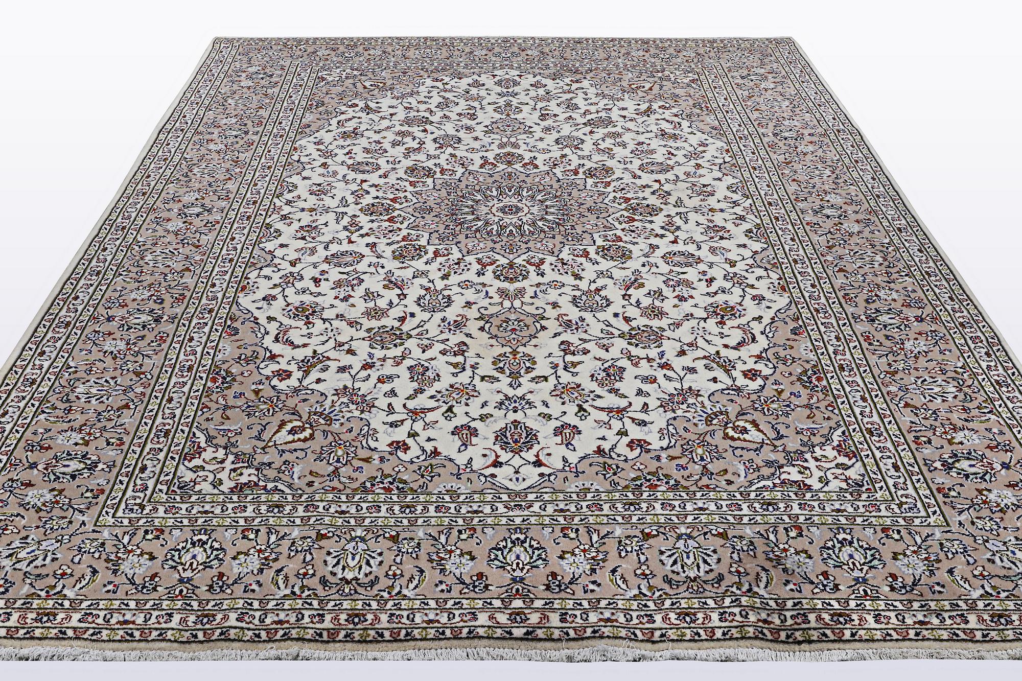 A carpet, Kashan, ca 368 x 245 cm.