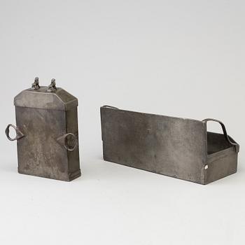 A pewter water container and bowl, 18th century.