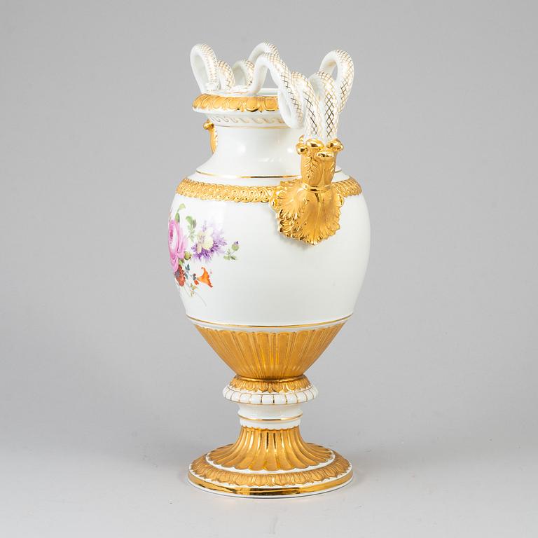 A Meissen decorative porcelaine vase.