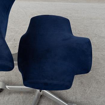 PETER OPSVIK, a 'Capisco' desk chair from HÅG.