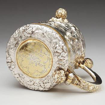 DRYCKESKANNA, av Johan Wefwer, (verksam i Linköping 1672-1705), daterad i gravyren 1673. Barock.
