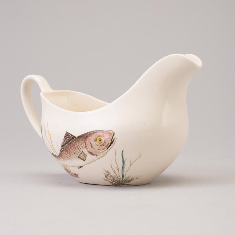 A CREAMWARE "FISH" SERVICE by Johnson Bros, England, 9 ps.