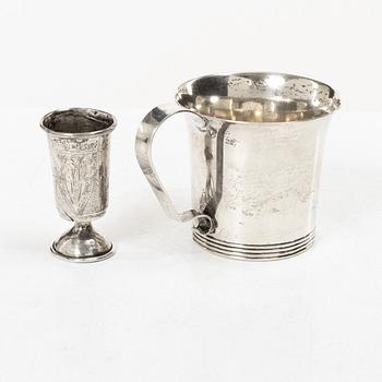 Dosor, 2 st, samt bägare och kopp, silver.